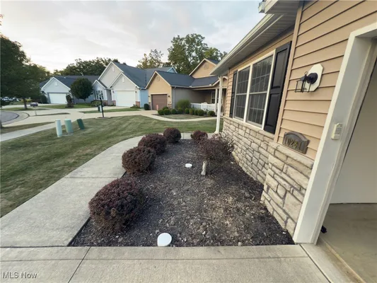 Property Slideshow image 3 of 49 | 10281 river run ln, North Royalton, OH, 44133