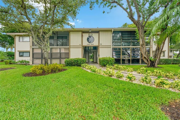 Property Slideshow image 3 of 23 | 10401 e clairmont cir # 109, Tamarac, FL, 33321