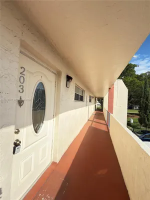 Property Slideshow image 2 of 24 | 300 s hollybrook dr 203, Pembroke Pines, FL, 33025