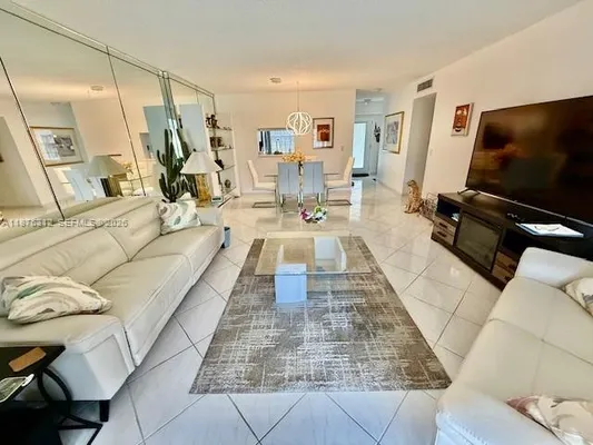 Property Slideshow image 2 of 43 | 1025 se 4th ave 101, Dania Beach, FL, 33004