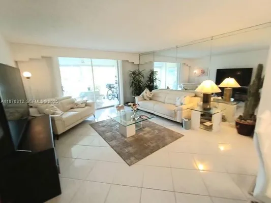 Property Slideshow image 3 of 44 | 1025 se 4th ave 101, Dania Beach, FL, 33004