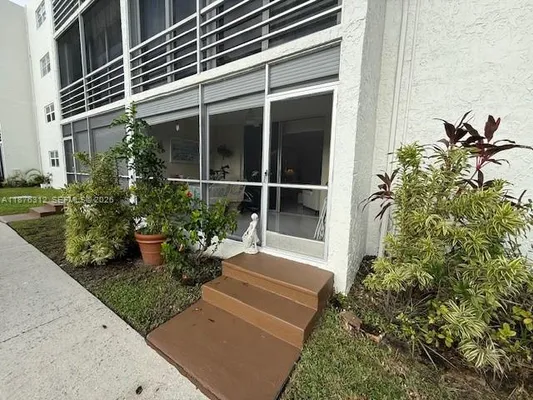 Property Slideshow image 3 of 43 | 1025 se 4th ave 101, Dania Beach, FL, 33004