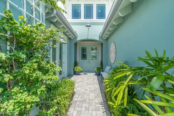 Property Slideshow image 3 of 50 | 5060 martinique dr, Naples, FL, 34113