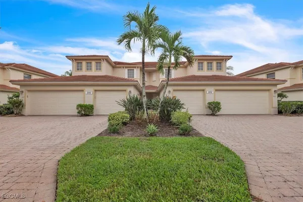 Property Slideshow image 2 of 50 | 3110 meandering way 101, Fort Myers, FL, 33905