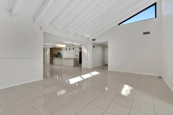 Property Slideshow image 3 of 48 | 21686 arriba real 40-a, Boca Raton, FL, 33433