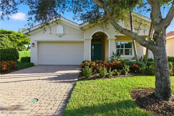 Property Slideshow image 3 of 50 | 12825 fairway cove ct, Fort Myers, FL, 33905