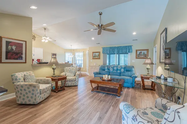 Property Slideshow image 3 of 30 | 6713 wisteria dr, Myrtle Beach, SC, 29588
