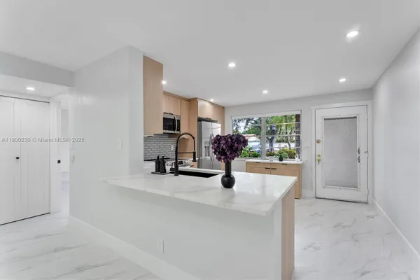 Property Slideshow image 3 of 34 | 2004 granada dr h1, Coconut Creek, FL, 33066