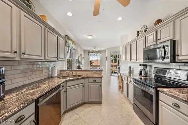 Property Slideshow image 2 of 42 | 11270 jacana ct 2110, Fort Myers, FL, 33908