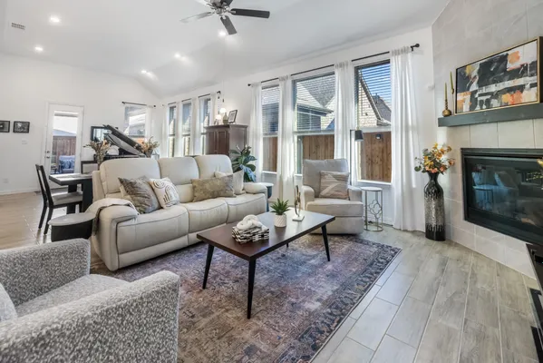 Property Slideshow image 3 of 28 | 4745 kings garden pkwy, Arlington, TX, 76005