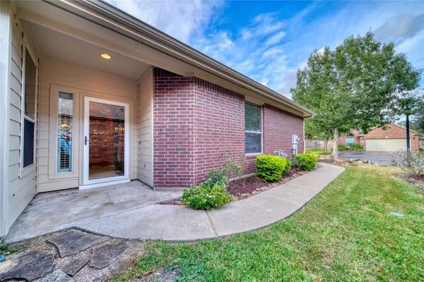 Property Slideshow image 3 of 50 | 1308 palermo dr, Pearland, TX, 77581