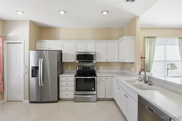 Property Slideshow image 3 of 41 | 906 w silver meadow loop, Hernando, FL, 34442
