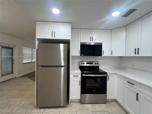 Property Slideshow image 3 of 19 | 3089 e yarmouth e 3089, Boca Raton, FL, 33434