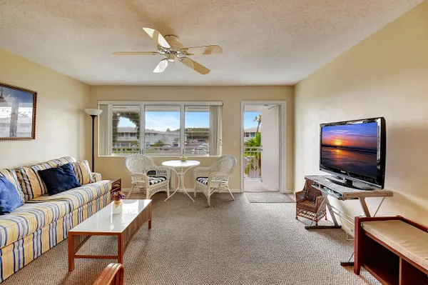 Property Slideshow image 3 of 35 | 2430 s federal hwy 0150, Boynton Beach, FL, 33435