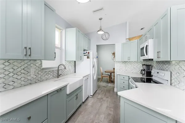 Property Slideshow image 2 of 50 | 650 lalique cir apt 308, Naples, FL, 34119