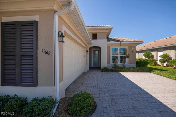 Property Slideshow image 2 of 50 | 11618 giulia dr, Fort Myers, FL, 33913