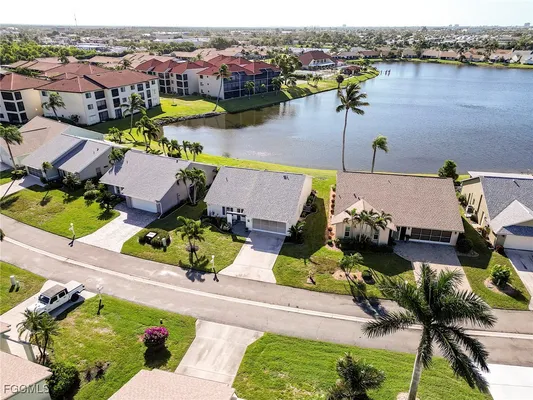 Property Slideshow image 2 of 28 | 11621 spinnaker way # 135, Fort Myers, FL, 33908