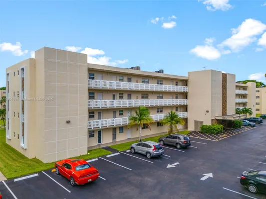 Property Slideshow image 2 of 20 | 1024 se 3rd ave 301, Dania Beach, FL, 33004