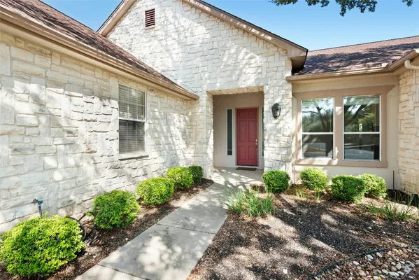 Property Slideshow image 3 of 35 | 106 waterlily ln, Georgetown, TX, 78633