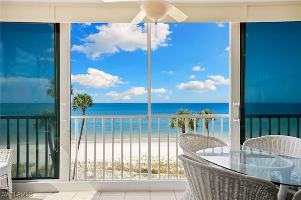 Property Slideshow image 2 of 25 | 2885 gulf shore blvd 304, Naples, FL, 34103