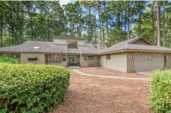 Property Slideshow image 2 of 44 | 4 brown thrasher rd, Hilton Head Island, SC, 29926