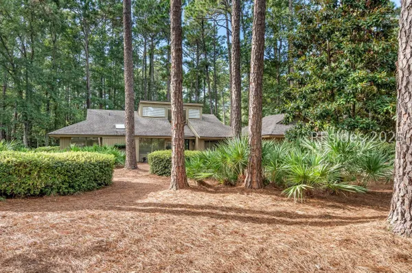 Property Slideshow image 3 of 41 | 4 brown thrasher rd, Hilton Head Island, SC, 29926