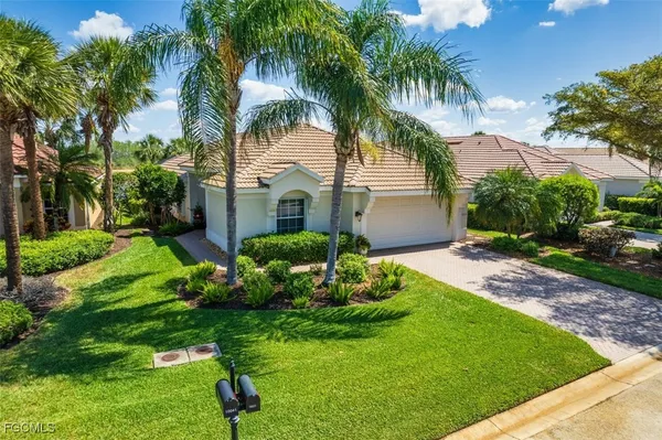 Property Slideshow image 2 of 49 | 10037 oakhurst way, Fort Myers, FL, 33913