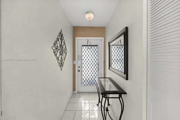 Property Slideshow image 2 of 42 | 24 abbey ln apt 201, Delray Beach, FL, 33446