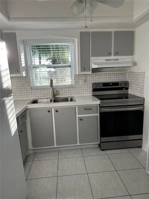 Property Slideshow image 2 of 10 | 2844 crosley dr e, West Palm Beach, FL, 33415