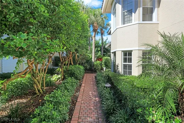 Property Slideshow image 3 of 37 | 8453 abbington cir 811, Naples, FL, 34108