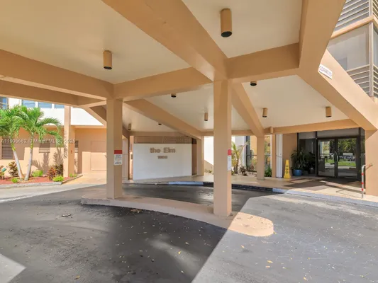 Property Slideshow image 3 of 52 | 1000 saint charles pl l4, Pembroke Pines, FL, 33026