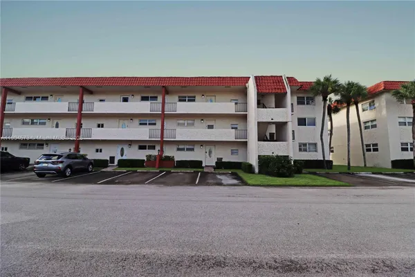Property Slideshow image 2 of 37 | 361 s hollybrook dr 102, Pembroke Pines, FL, 33025