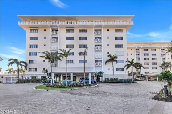 Property Slideshow image 2 of 23 | 3401 gulf shore blvd 605, Naples, FL, 34103
