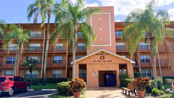 Property Slideshow image 3 of 32 | 571 sw 142nd ave apt 310, Pembroke Pines, FL, 33027