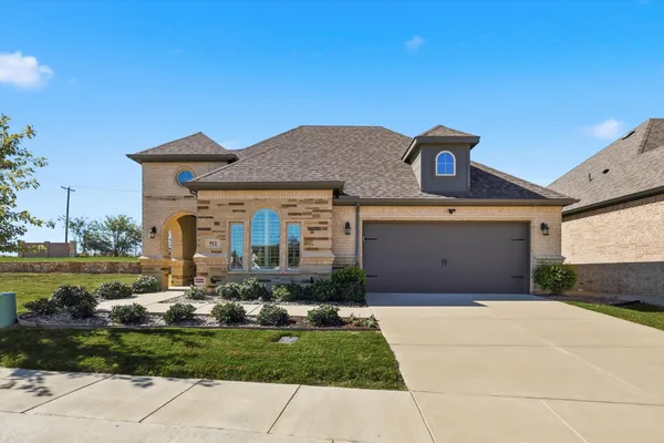 Property Slideshow image 2 of 25 | 912 hacienda dr, Mansfield, TX, 76063