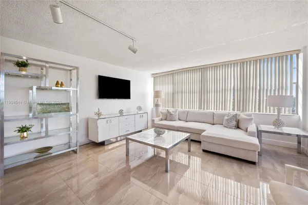 Property Slideshow image 2 of 18 | 1400 saint charles pl 520, Pembroke Pines, FL, 33026