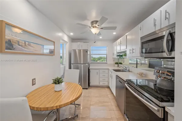 Property Slideshow image 3 of 18 | 1400 saint charles pl 520, Pembroke Pines, FL, 33026