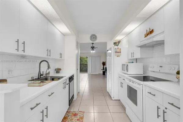 Property Slideshow image 2 of 23 | 801 sw 138th ave 310e, Pembroke Pines, FL, 33027
