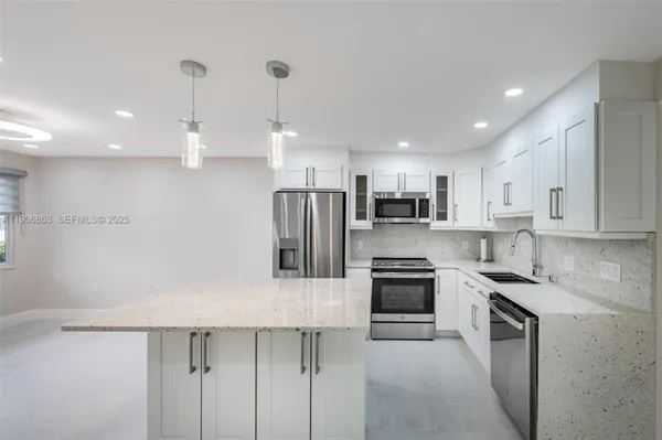 Property Slideshow image 2 of 25 | 102 upminster e unit e, Deerfield Beach, FL, 33442