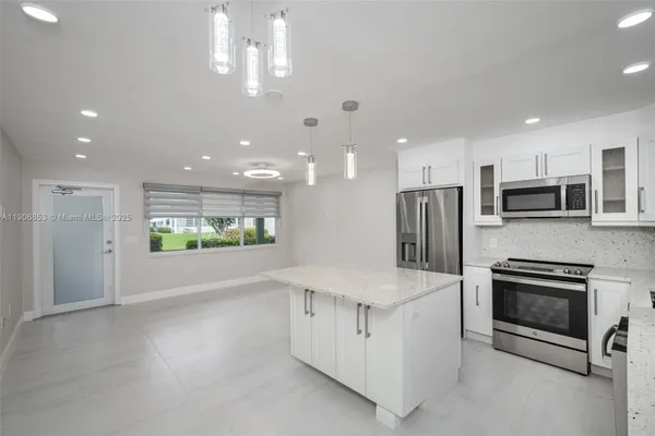 Property Slideshow image 2 of 22 | 102 upminster e unit e, Deerfield Beach, FL, 33442