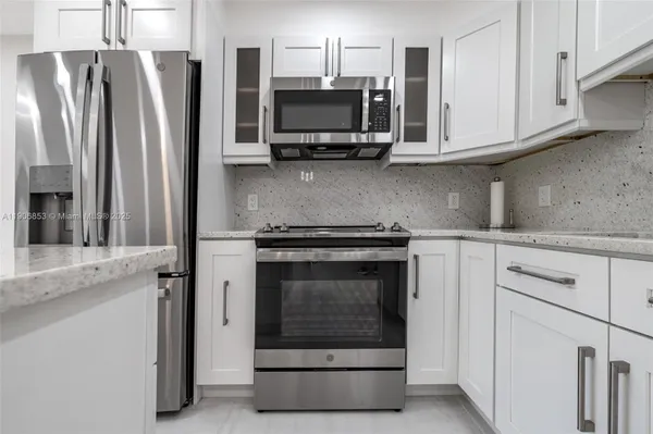 Property Slideshow image 3 of 22 | 102 upminster e unit e, Deerfield Beach, FL, 33442