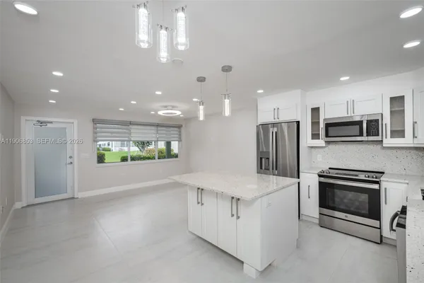 Property Slideshow image 3 of 24 | 102 e upminster e 102, Deerfield Beach, FL, 33442