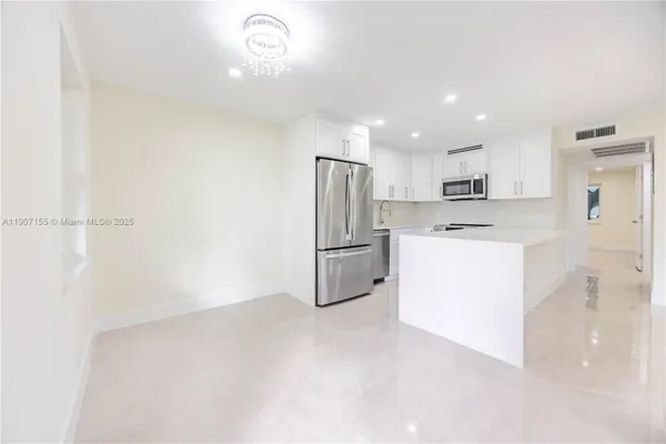 Property Slideshow image 2 of 23 | 211 durham e unit e, Deerfield Beach, FL, 33442
