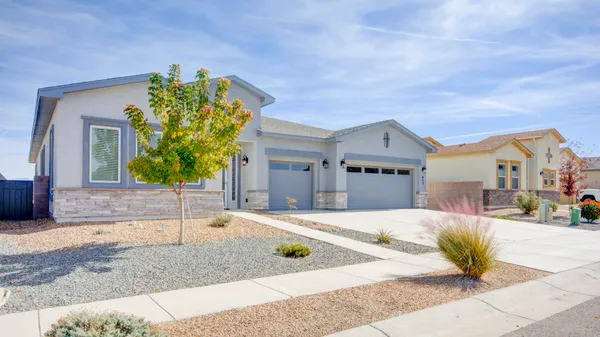 Property Slideshow image 2 of 38 | 460 rio chama cir sw, Los Lunas, NM, 87031