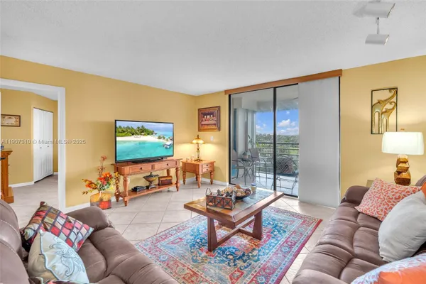 Property Slideshow image 2 of 18 | 900 saint charles pl ph 9, Pembroke Pines, FL, 33026