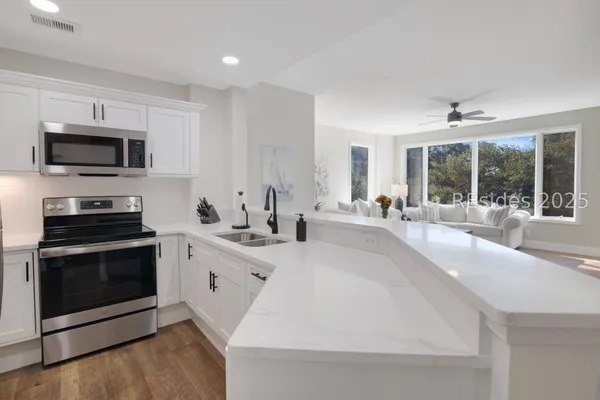 Property Slideshow image 2 of 57 | 6 village n dr 115, Hilton Head Island, SC, 29926