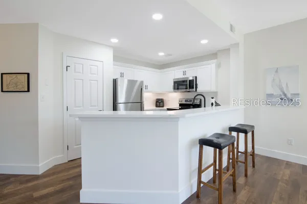 Property Slideshow image 3 of 57 | 6 village n dr 115, Hilton Head Island, SC, 29926