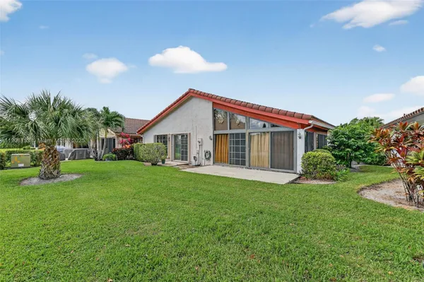 Property Slideshow image 2 of 30 | 5665 lakeview mews dr, Boynton Beach, FL, 33437