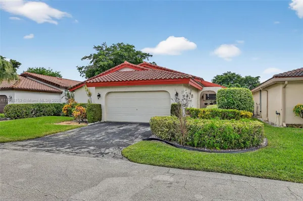 Property Slideshow image 3 of 30 | 5665 lakeview mews dr, Boynton Beach, FL, 33437
