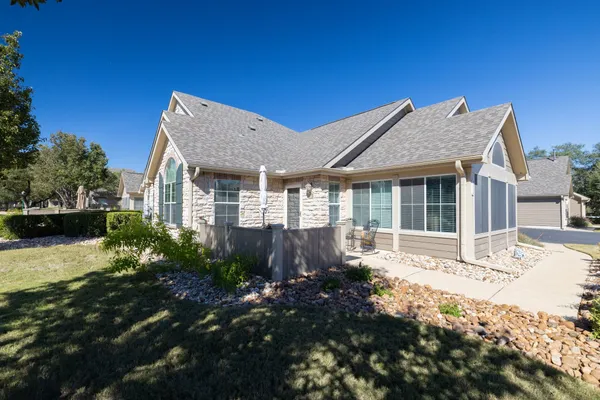 Property Slideshow image 3 of 32 | 30 wildwood dr 32, Georgetown, TX, 78633